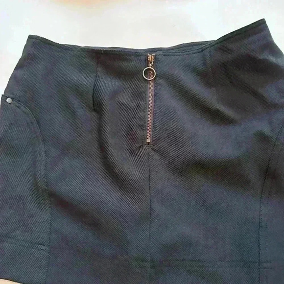 Black Urban Outfitters Skirt - Picture 2 of 3